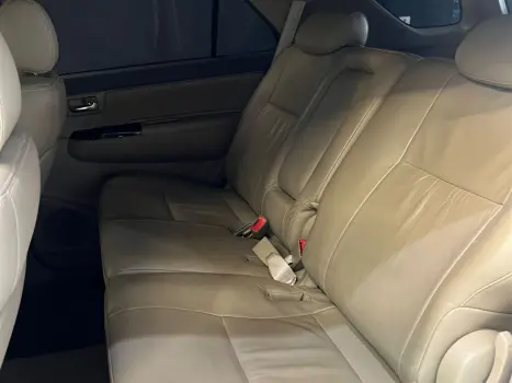 TOYOTA Hilux SW4 3.0 16V 4P SRV 4X4 7 LUGARES TURBO DIESEL AUTOM�TICO, Foto 3