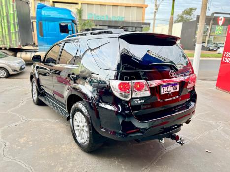 TOYOTA Hilux SW4 3.0 16V 4P SRV 4X4 7 LUGARES TURBO DIESEL AUTOM�TICO, Foto 4