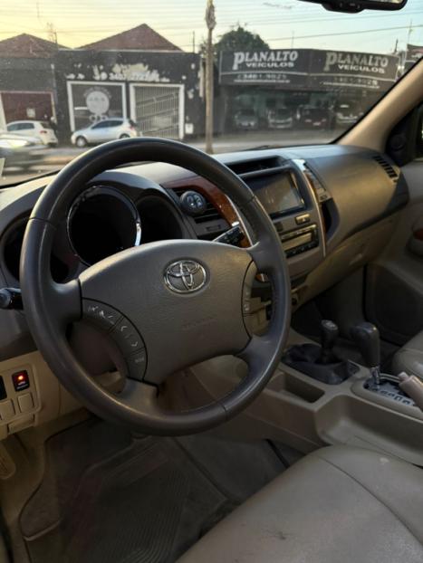 TOYOTA Hilux SW4 3.0 16V 4P SRV 4X4 7 LUGARES TURBO DIESEL AUTOM�TICO, Foto 14