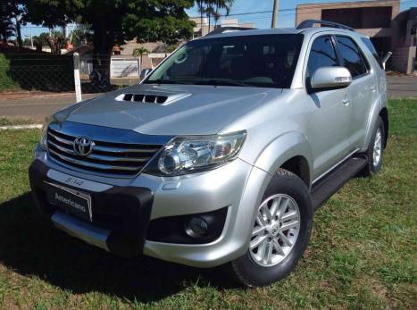 TOYOTA Hilux SW4 3.0 16V 4P SRV 4X4 7 LUGARES TURBO DIESEL AUTOM�TICO, Foto 1