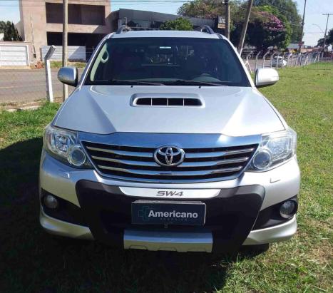 TOYOTA Hilux SW4 3.0 16V 4P SRV 4X4 7 LUGARES TURBO DIESEL AUTOM�TICO, Foto 2