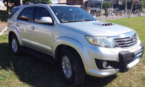 TOYOTA Hilux SW4 3.0 16V 4P SRV 4X4 7 LUGARES TURBO DIESEL AUTOM�TICO, Foto 3