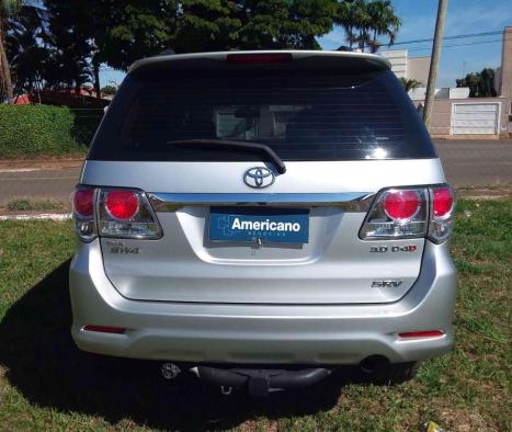 TOYOTA Hilux SW4 3.0 16V 4P SRV 4X4 7 LUGARES TURBO DIESEL AUTOM�TICO, Foto 10
