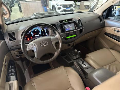 TOYOTA Hilux SW4 3.0 16V 4P SRV 4X4 7 LUGARES TURBO DIESEL AUTOM�TICO, Foto 7