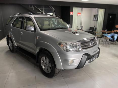 TOYOTA Hilux SW4 3.0 16V 4P SRV 4X4 7 LUGARES TURBO DIESEL AUTOMÁTICO, Foto 2