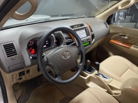 TOYOTA Hilux SW4 3.0 16V 4P SRV 4X4 7 LUGARES TURBO DIESEL AUTOMÁTICO, Foto 18