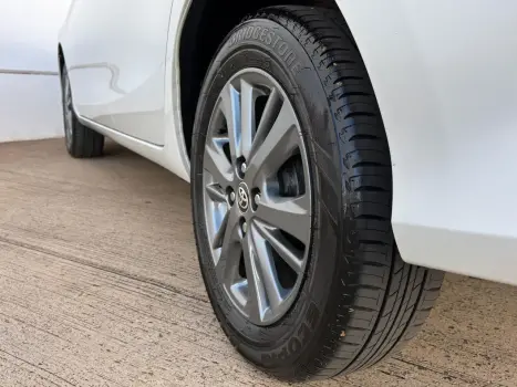 TOYOTA Yaris Hatch 1.3 16V 4P FLEX XL PLUS TECH MULTIDRIVE AUTOMTICO CVT, Foto 8