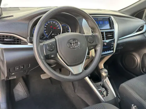 TOYOTA Yaris Hatch 1.3 16V 4P FLEX XL PLUS TECH MULTIDRIVE AUTOMTICO CVT, Foto 11