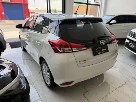 TOYOTA Yaris Hatch 1.3 16V 4P FLEX XL, Foto 5