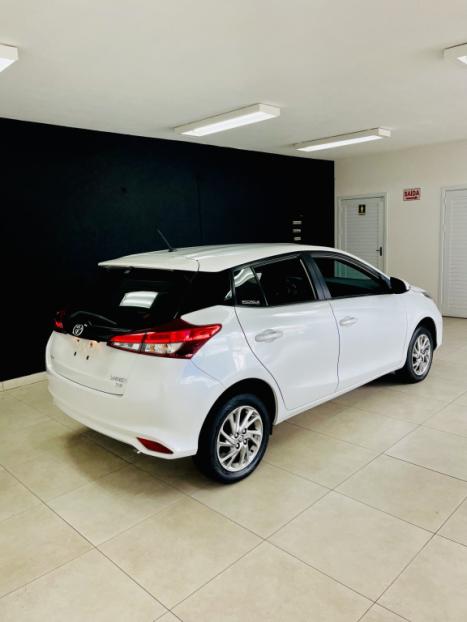 TOYOTA Yaris Hatch 1.5 16V 4P FLEX XS MULTIDRIVE AUTOMTICO CVT, Foto 9