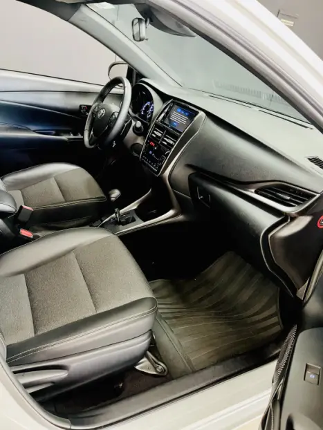 TOYOTA Yaris Hatch 1.5 16V 4P FLEX XS MULTIDRIVE AUTOMTICO CVT, Foto 16