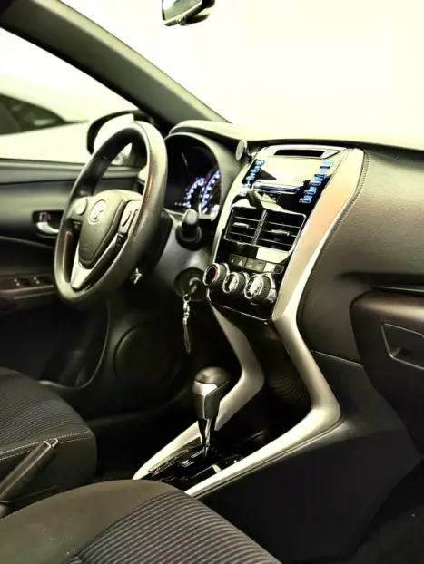 TOYOTA Yaris Hatch 1.3 16V 4P FLEX XL MULTIDRIVE AUTOMTICO CVT, Foto 13