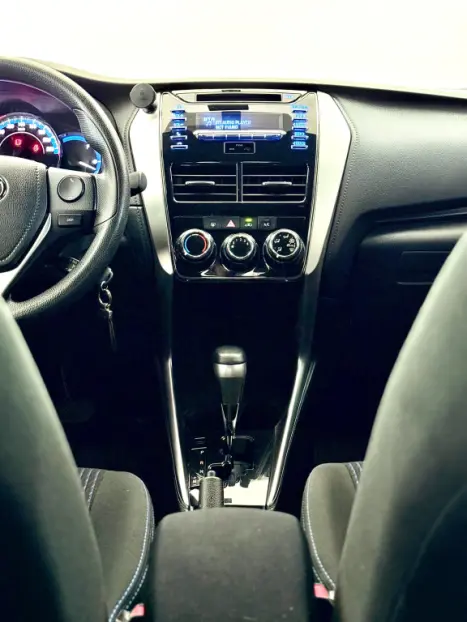 TOYOTA Yaris Hatch 1.3 16V 4P FLEX XL MULTIDRIVE AUTOMTICO CVT, Foto 16