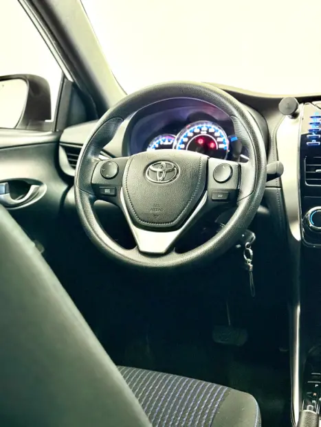 TOYOTA Yaris Hatch 1.3 16V 4P FLEX XL MULTIDRIVE AUTOMTICO CVT, Foto 17