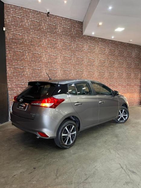 TOYOTA Yaris Hatch 1.5 16V 4P FLEX XS MULTIDRIVE AUTOM�TICO CVT, Foto 3