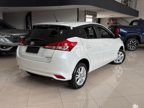 TOYOTA Yaris Hatch 1.3 16V 4P FLEX XL PLUS TECH MULTIDRIVE AUTOM�TICO CVT, Foto 3