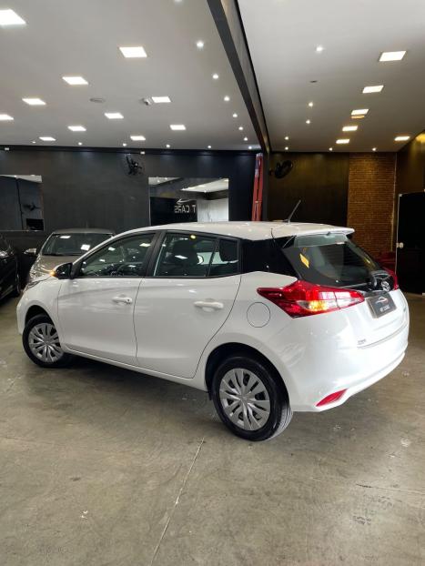TOYOTA Yaris Hatch 1.5 16V 4P FLEX XL MULTIDRIVE AUTOM�TICO CVT, Foto 4