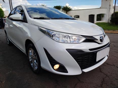 TOYOTA Yaris Hatch 1.3 16V 4P FLEX XL PLUS TECH MULTIDRIVE AUTOM�TICO CVT, Foto 2