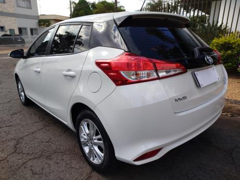 TOYOTA Yaris Hatch 1.3 16V 4P FLEX XL PLUS TECH MULTIDRIVE AUTOM�TICO CVT, Foto 4