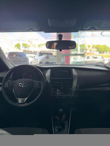 TOYOTA Yaris Hatch 1.5 16V 4P FLEX XL MULTIDRIVE AUTOM�TICO CVT, Foto 2