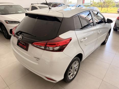 TOYOTA Yaris Hatch 1.5 16V 4P FLEX XS CONNECT MULTIDRIVE AUTOM�TICO CVT, Foto 2