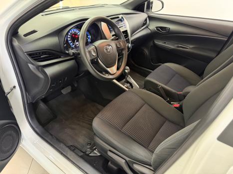 TOYOTA Yaris Hatch 1.3 16V 4P FLEX XL MULTIDRIVE AUTOM�TICO CVT, Foto 3