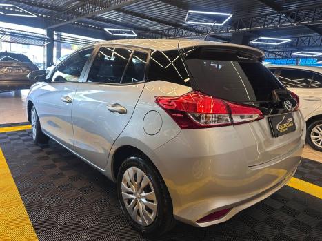 TOYOTA Yaris Hatch 1.5 16V 4P FLEX XL MULTIDRIVE AUTOM�TICO CVT, Foto 4