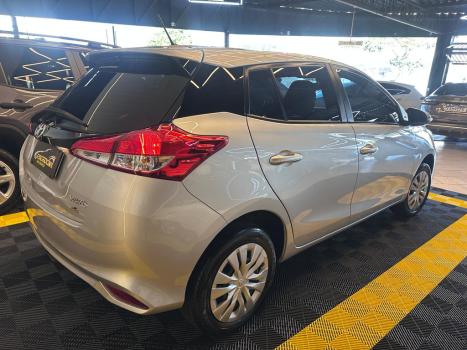 TOYOTA Yaris Hatch 1.5 16V 4P FLEX XL MULTIDRIVE AUTOM�TICO CVT, Foto 5