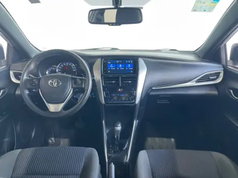 TOYOTA Yaris Hatch 1.3 16V 4P FLEX XL PLUS TECH MULTIDRIVE AUTOMÁTICO CVT, Foto 8