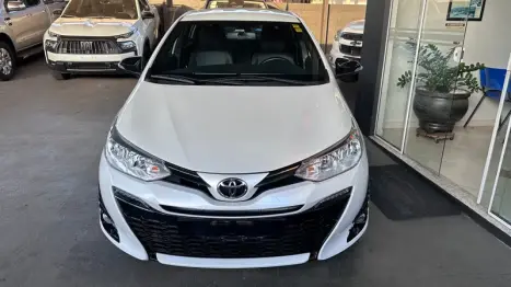 TOYOTA Yaris Hatch 1.5 16V 4P FLEX XLS CONNECT MULTIDRIVE AUTOMÁTICO CVT, Foto 2