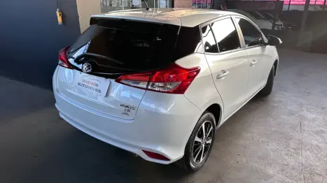 TOYOTA Yaris Hatch 1.5 16V 4P FLEX XLS CONNECT MULTIDRIVE AUTOMÁTICO CVT, Foto 5