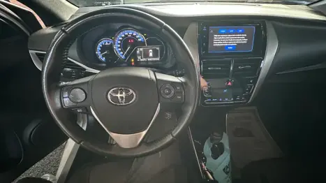 TOYOTA Yaris Hatch 1.5 16V 4P FLEX XLS CONNECT MULTIDRIVE AUTOMÁTICO CVT, Foto 11
