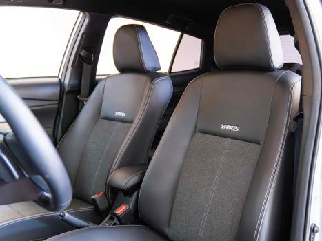 TOYOTA Yaris Sedan , Foto 7