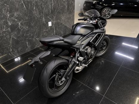 TRIUMPH Daytona 675 R ABS, Foto 2