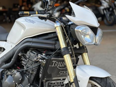 TRIUMPH Speed Triple 1050 , Foto 2