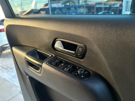 VOLKSWAGEN Amarok 3.0 V6 CABINE DUPLA HIGHLINE 4X4 TURBO INTERCOOLER AUTOM�TICO, Foto 9