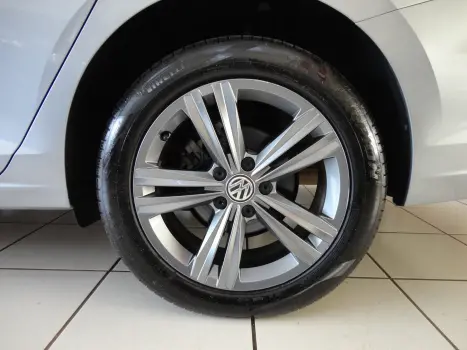 VOLKSWAGEN Jetta 1.4 4P 250 TSI R-LINE AUTOMTICO, Foto 9