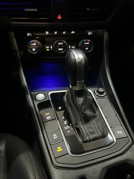 VOLKSWAGEN Jetta 1.4 4P 250 TSI R-LINE AUTOMTICO, Foto 9