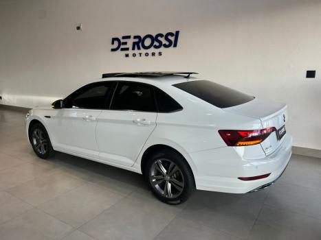 VOLKSWAGEN Jetta 1.4 4P 250 TSI R-LINE AUTOMÁTICO, Foto 2 VOLKSWAGEN Jetta 1.4 4P 250 TSI R-LINE AUTOMÁTICO, Foto 2