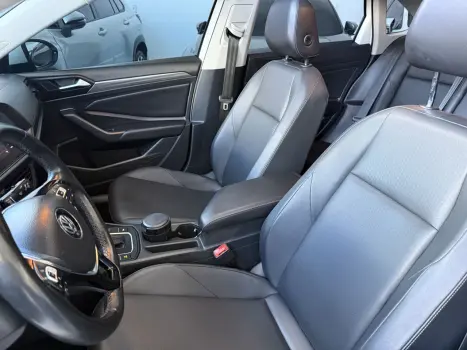 VOLKSWAGEN Jetta 1.4 4P 250 TSI TURBO COMFORTLINE AUTOM�TICO, Foto 6