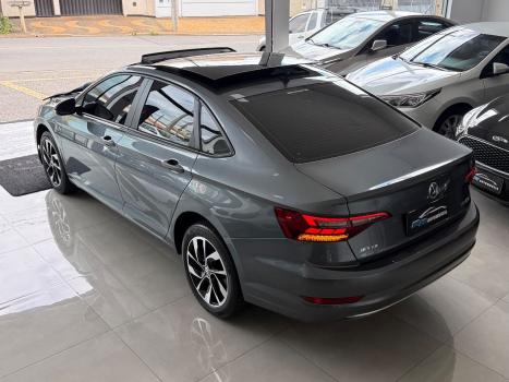 VOLKSWAGEN Jetta 1.4 4P 250 TSI TURBO COMFORTLINE AUTOM�TICO, Foto 4