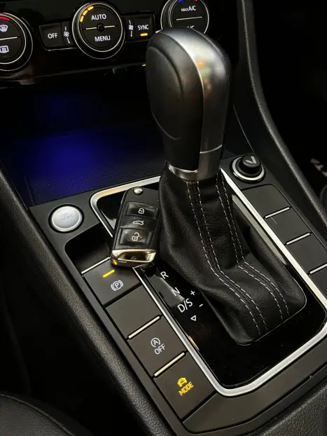 VOLKSWAGEN Jetta 1.4 4P 250 TSI R-LINE AUTOM�TICO, Foto 9