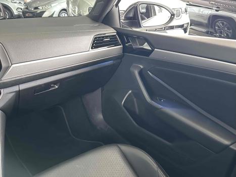 VOLKSWAGEN Jetta 1.4 4P 250 TSI R-LINE AUTOM�TICO, Foto 21