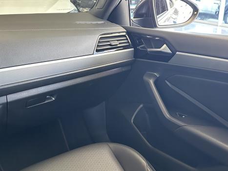 VOLKSWAGEN Jetta 1.4 4P 250 TSI R-LINE AUTOM�TICO, Foto 24