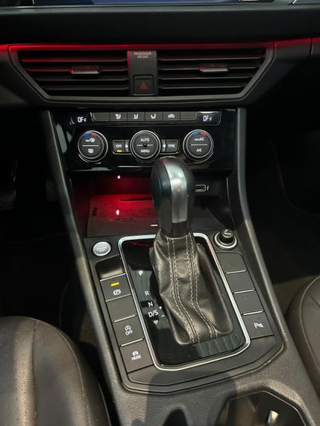 VOLKSWAGEN Jetta 1.4 4P 250 TSI R-LINE AUTOMÁTICO, Foto 9