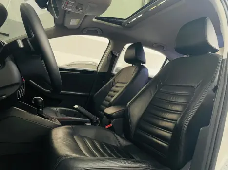 VOLKSWAGEN Jetta 2.0 4P TSI HIGHLINE 211 CV AUTOM�TICO, Foto 17