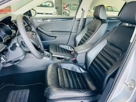 VOLKSWAGEN Jetta 2.0 4P TSI HIGHLINE 211 CV AUTOMTICO, Foto 16