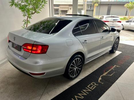 VOLKSWAGEN Jetta 2.0 4P COMFORTLINE TIPTRONIC AUTOM�TICO, Foto 4