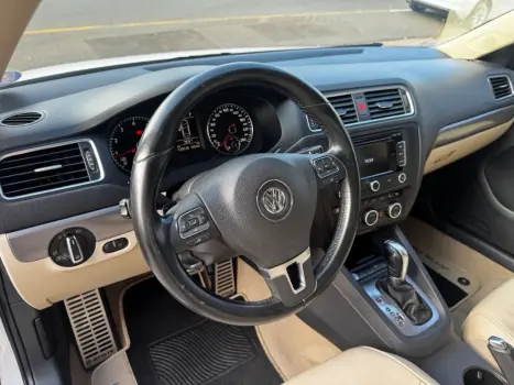 VOLKSWAGEN Jetta 2.0 4P TSI HIGHLINE 211 CV AUTOM�TICO, Foto 19