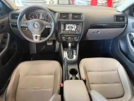 VOLKSWAGEN Jetta 2.0 4P COMFORTLINE TIPTRONIC AUTOM�TICO, Foto 2